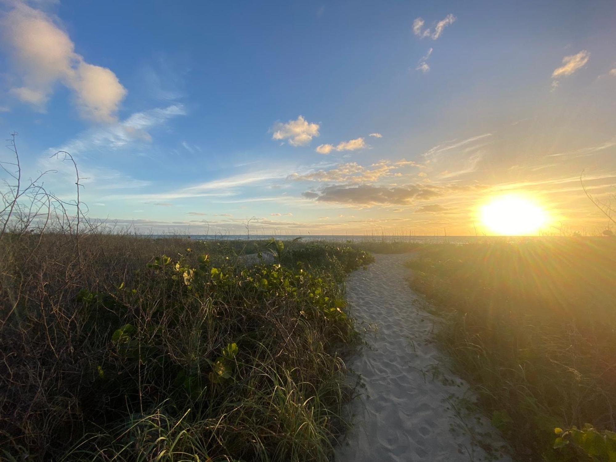 Sandy Shores - 2Br Beach Getaway And Surf Spot Fort Pierce Esterno foto